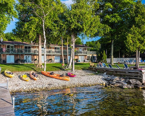 The Shallows Resort Lake with kayaks - Egg Harbor Stay